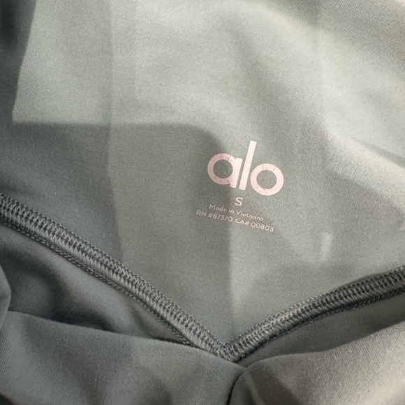 ALO Yoga Women's Sage Bike Shorts - Picture 3 of 3